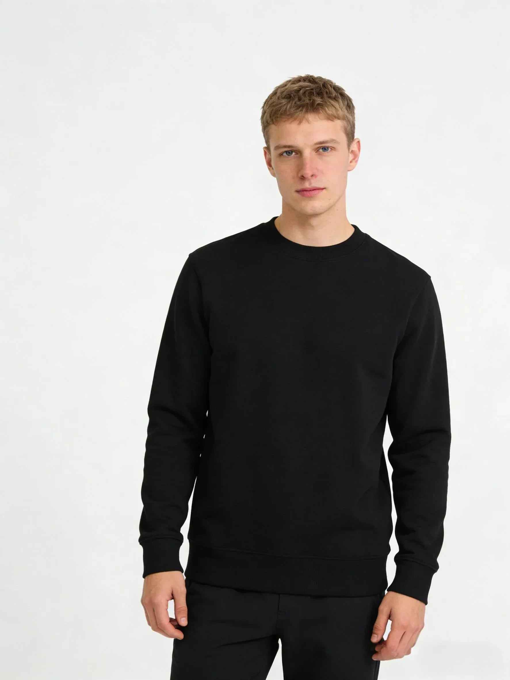 AI_22 - SourceFlow Garments